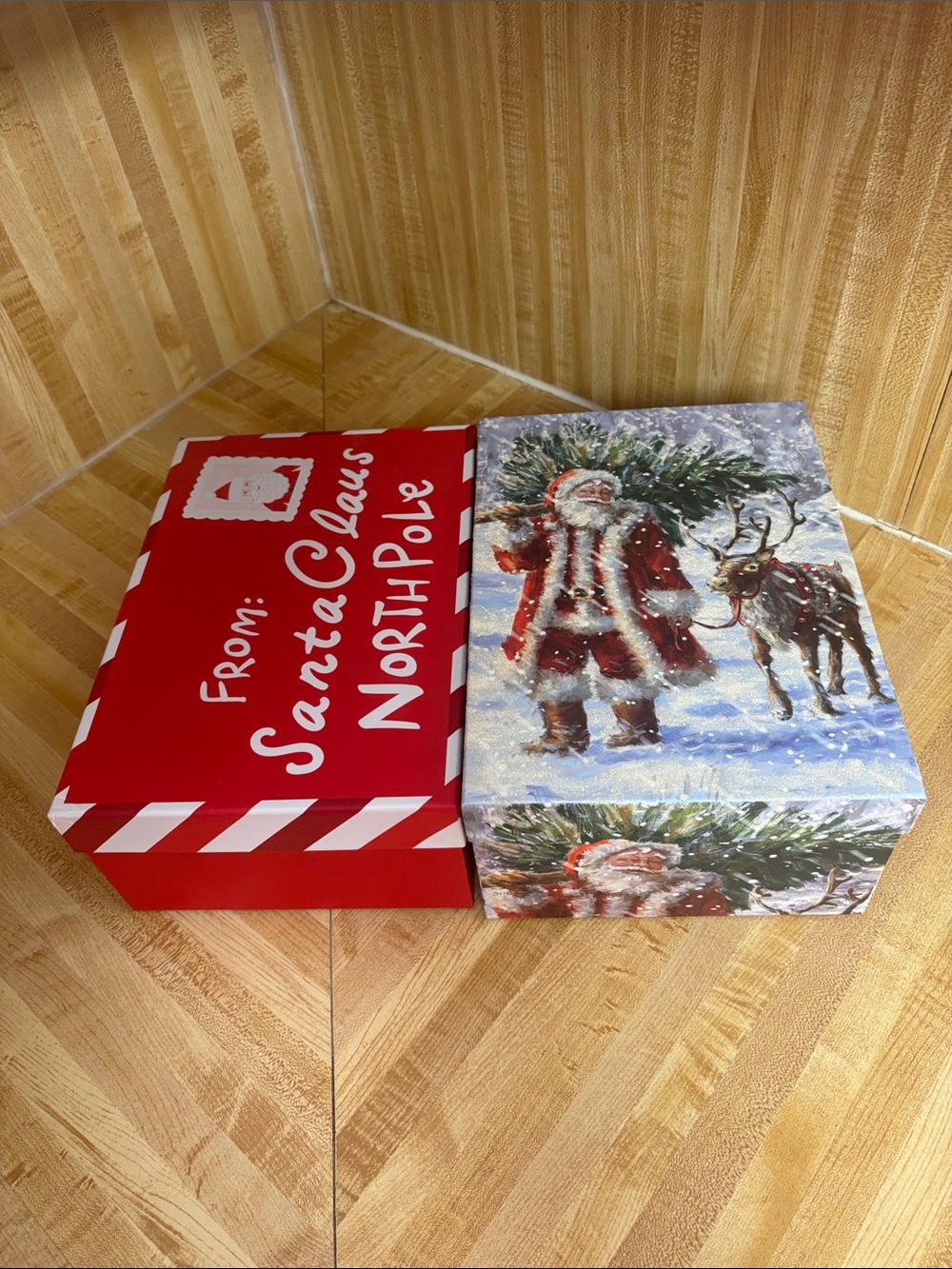Holiday Santa Gift Box Set. - Picture 4 of 4